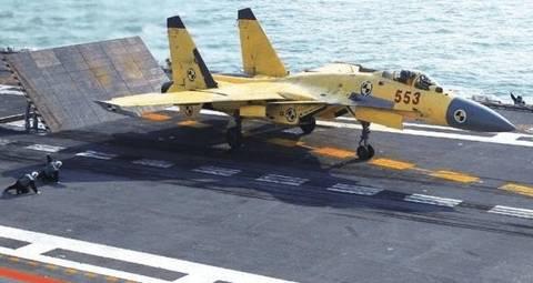 航母舰载机歼-15，中国海军航空力量的璀璨明珠，中国海军航空力量之骄傲，歼-15舰载机闪耀航母甲板