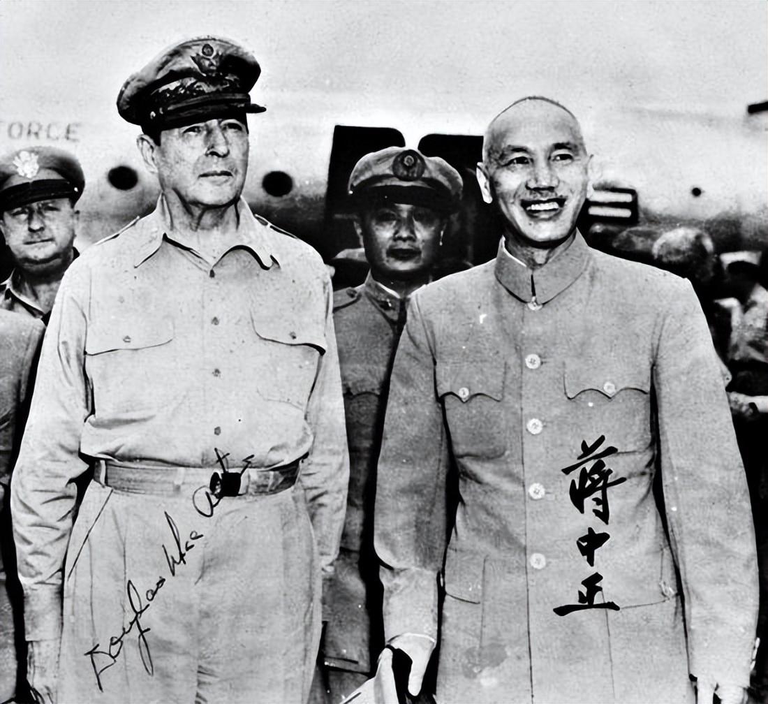 美舰穿航台湾海峡为什么不开火，多重因素的综合考量，多重因素考量下，为何美国军舰在台湾海峡未开火？