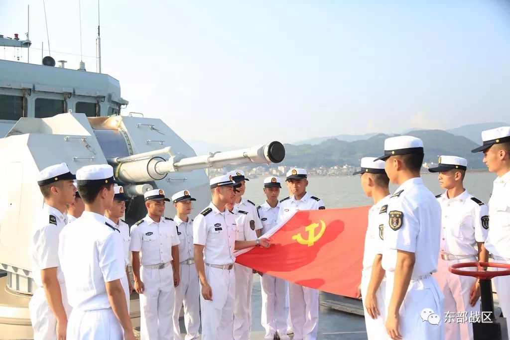 泉州舰舰长的身份揭秘，泉州舰舰长身份揭秘，揭秘背后的故事与职责