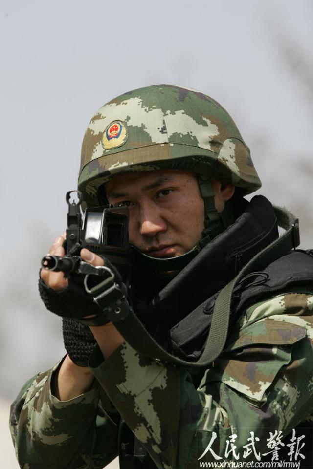武警特战衣服图片，展现力量与荣耀的象征，武警特战装备展示，力量与荣耀的象征服装图片欣赏