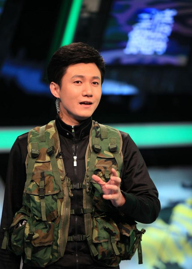 军事节目主持人罗，声音与荣耀的交响，罗，军事节目中的声音与荣耀之旅