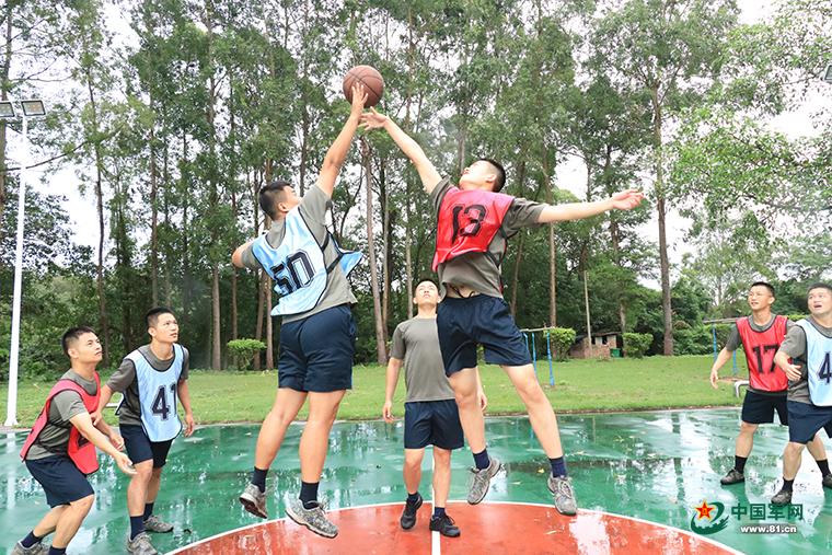 探索新时代女性力量，00后空军女飞行学员的崛起，新时代女性力量璀璨崛起，00后空军女飞行学员的辉煌篇章