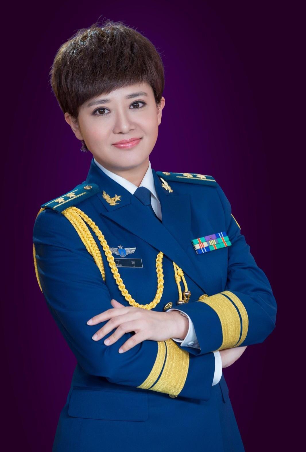 军事节目主持人龙，铁血丹心的传播者，军事节目主持人龙，铁血丹心的传播者之声