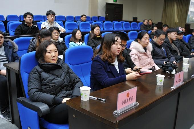 最新新闻及点评，最新新闻热点与深度点评