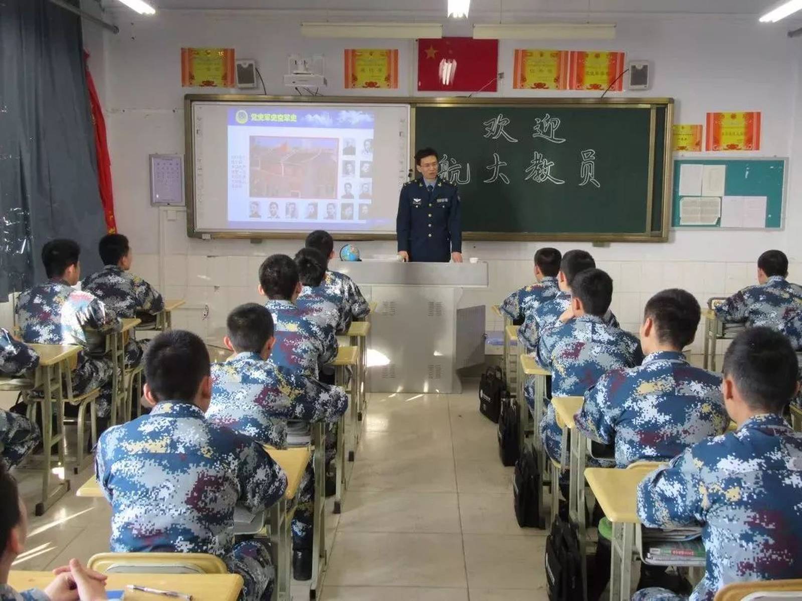 中国空军飞行员学校，培育英勇无畏的蓝天卫士，中国空军飞行员学校，培育蓝天卫士的摇篮