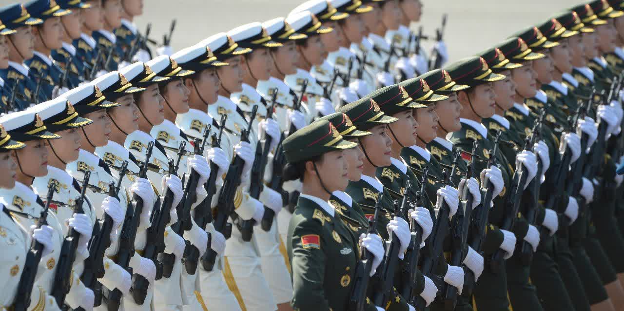 三军女兵方队护旗手谭艳梅，巾帼不让须眉的荣耀与担当，三军女兵方队护旗手谭艳梅，巾帼担当的荣耀之路