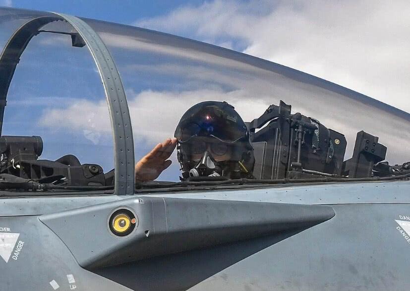 歼-10与枭龙对决F-15，空中力量的较量，歼-10与枭龙对决F-15，空中力量的巅峰较量